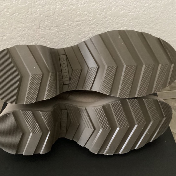 SOREL Hi-Line Waterproof Lace-Up Boot (Women) 9M - Picture 10 of 10